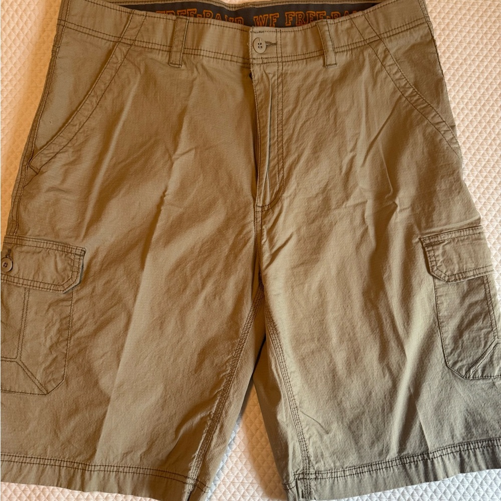Men's Casual Cargo Shorts in Tan
